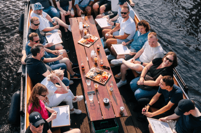 Cruise with food and drinks